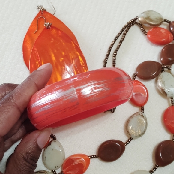 Beautiful Orange Cream And Brown Necklace Set - Picture 6 of 6